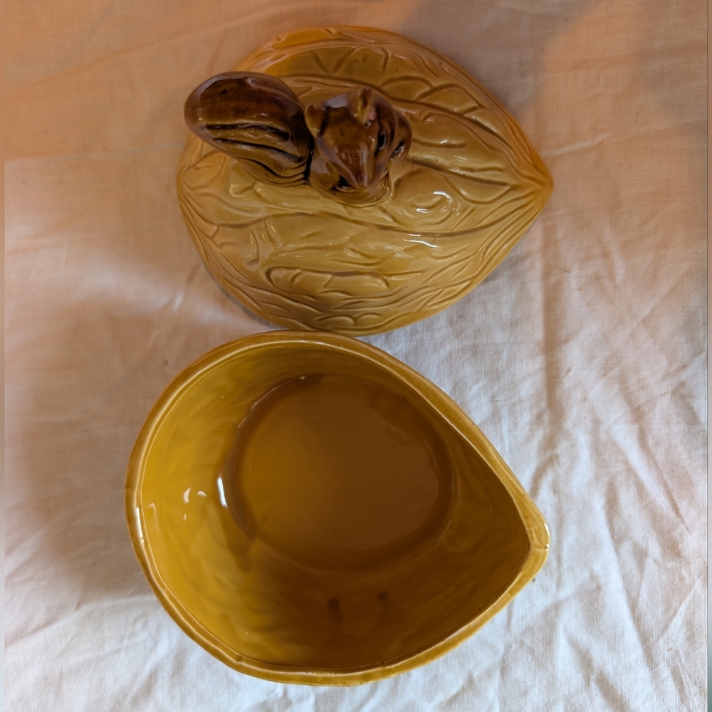 2/30$ Squirrel Walnut Ceramic Candy Dish - Picture 4 of 9